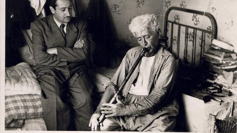 Neyzen Tevfik ney çalarken