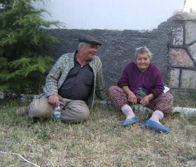 Zeynep Aktürk ve kardeşi Necati Aktürk’ün Bahadın’da birlikte çekilmiş gerçek fotoğrafı