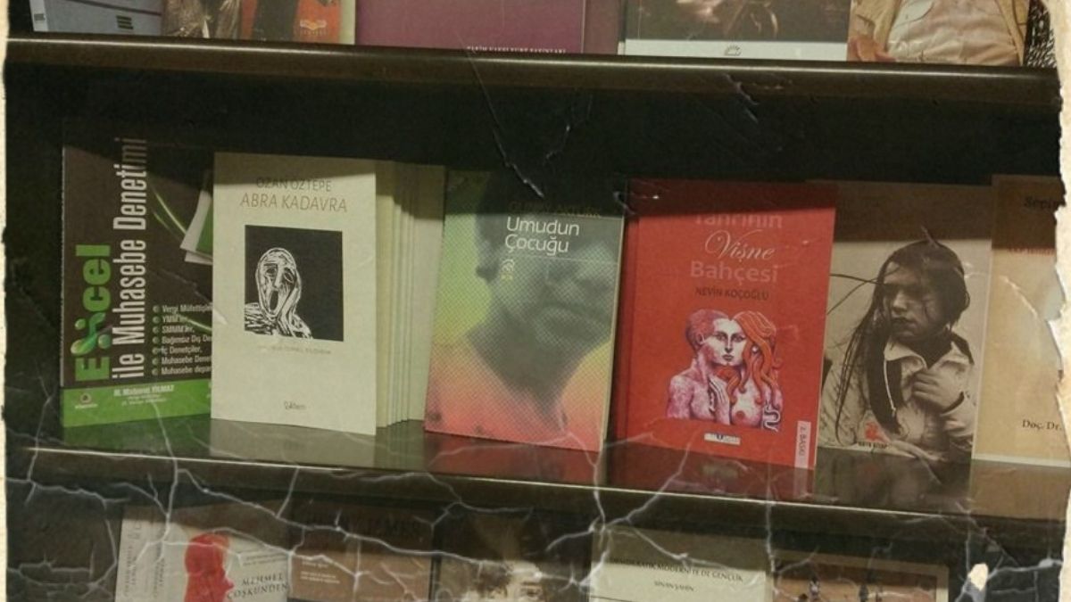 Umudun Çocuğu | Şiir Kitabı – Günay Aktürk Umudun Çocuğu – Günay Aktürk’ün toplumsal şiirlerden oluşan ilk kitabının kapak görseli